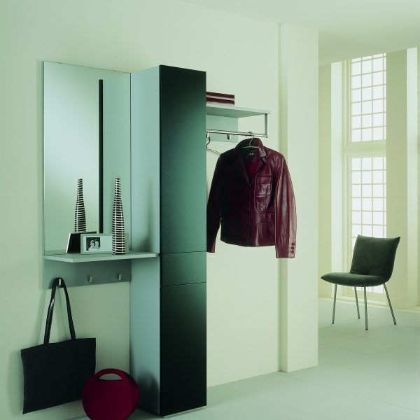 Garderobe Pilastro, Lack