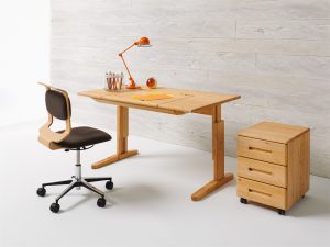 Schreibtisch, Massivholz, höhenverstellbar